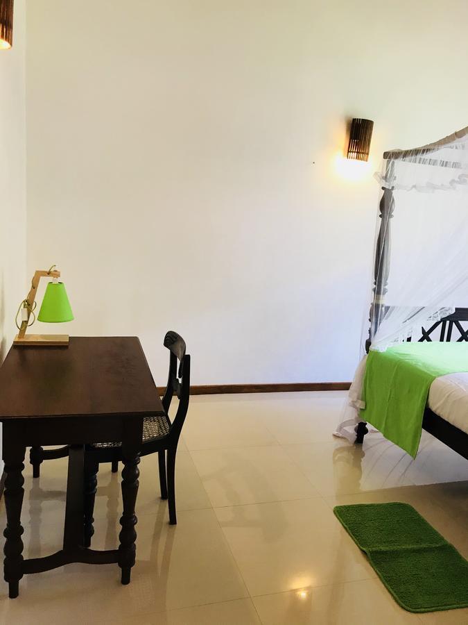 Neli Guests House Hotel Unawatuna Exterior photo