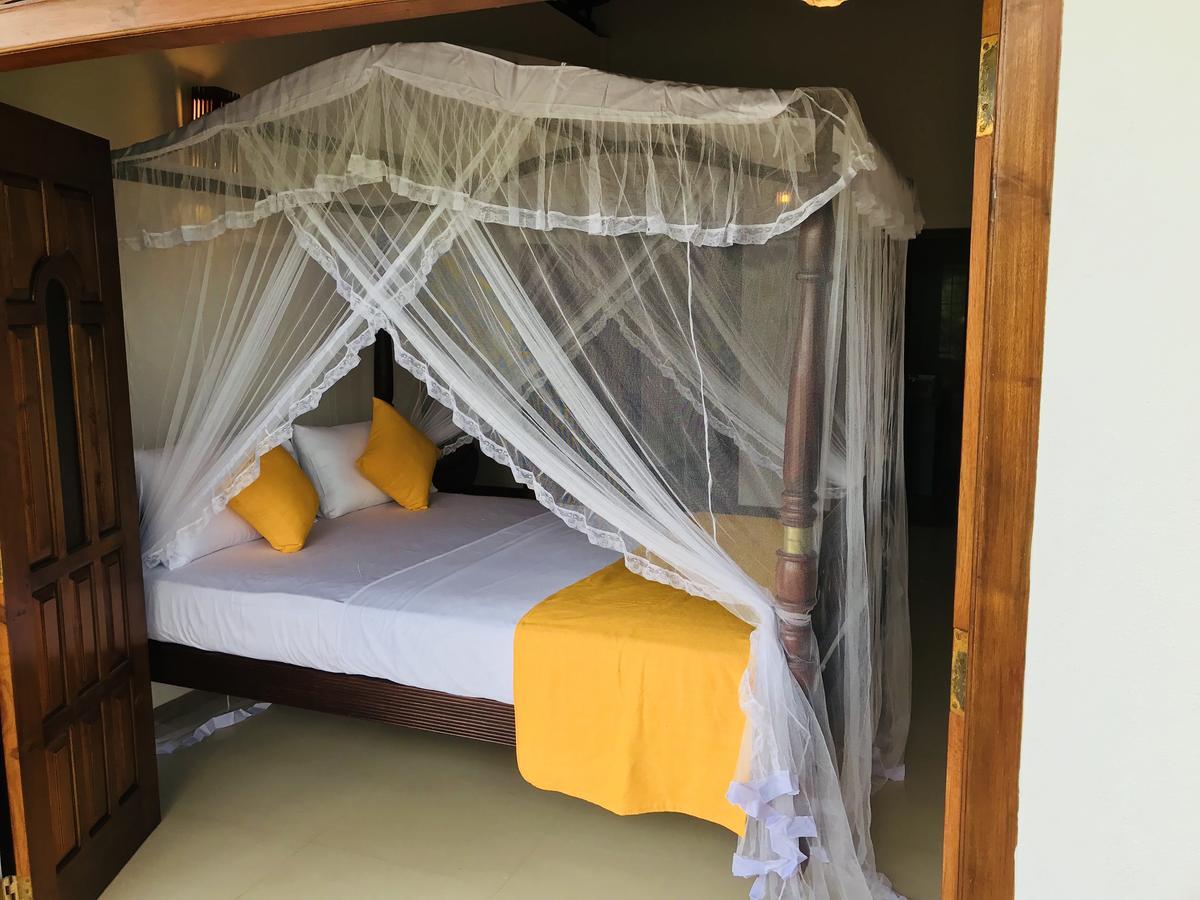 Neli Guests House Hotel Unawatuna Exterior photo